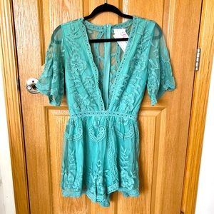 🌟NWT🌟 PINK LILY Lace Short Sleeve Romper